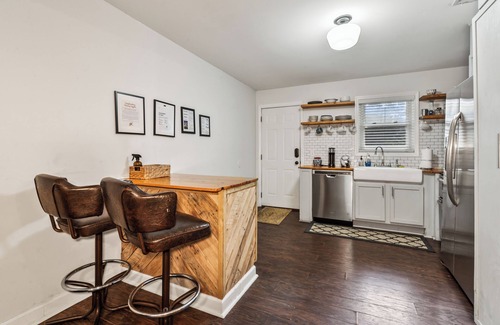 North Charleston Apartment | Downtown Centrally Located Park Circle 2 bed - Walk to Riverfront!