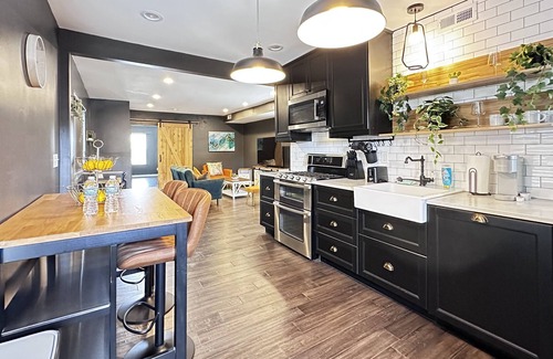 Livingston Park Apartment | Downtown Columbus with Great Views!