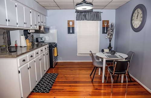 Central Business District Apartment | Downtown Cozy 2 BR Apt - 4min drive MardiGras Park