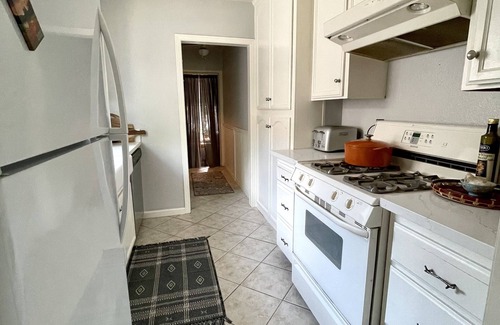 Oakdale House | Downtown Eclectic Bungalow