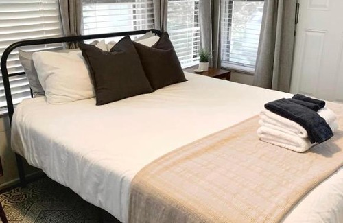 Freetown - Port Rico House | Downtown - Entire Home 4BR 2Bath