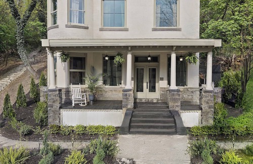 Oakland House | Downtown Estate! Can sleep up to 24!