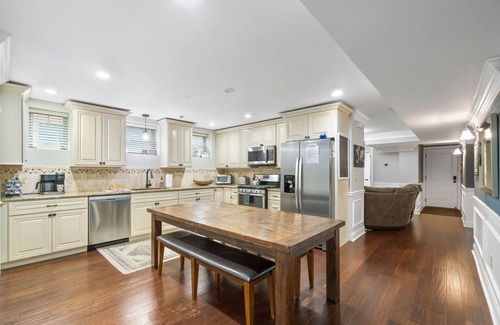 Federal Hill Condo | Downtown/Federal Hill on Broadway-walk everywhere!