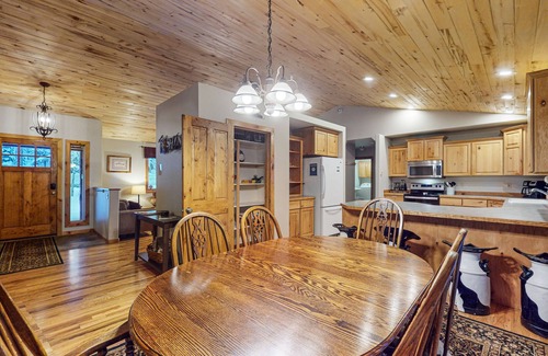 McCall Cabin | Downtown home with covered deck and firepit for s'mores - walk everywhere