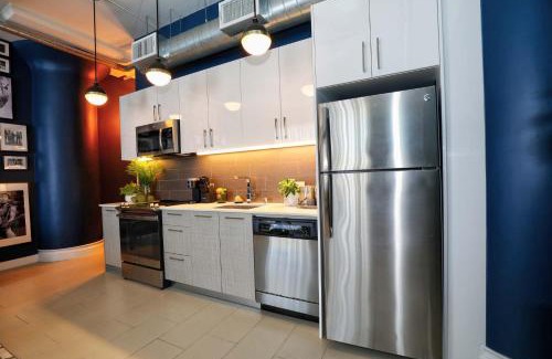 Historic Core Apartment | Downtown LA's Most Requested Property, Sleeps 4 with Free Parking!