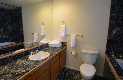 McCall House | Downtown Lakeview Villa Townhome by Casago McCall - Donerightmanagement