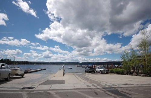 McCall House | Downtown Lakeview Villa Townhome by Casago McCall - Donerightmanagement