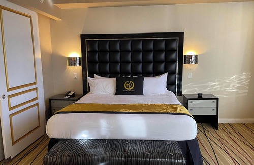 Las Vegas Resort | Downtown Las Vegasn2 Bedroom Luxury CondonUse our Time Share explore Vegasn