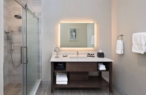 Winters House | Downtown Location! Two Classy and Pet-friendly Accommodations with Free Parking!