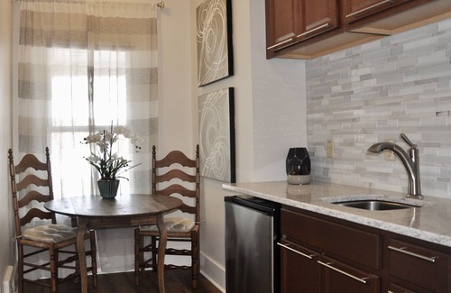 Rapid City Apartment | Downtown Luxurious Studio w/Kitchen - 30 mins from Mount Rushmore