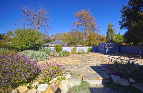 Ojai House | Downtown Mid-Century Modern w/Bocce, Views and Hot Tub and gardens ,