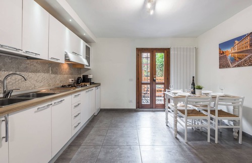 Old Town Apartment | [DOWNTOWN MODENA WITH PARKING AND SMALL GARDEN] AT THE MULEIN