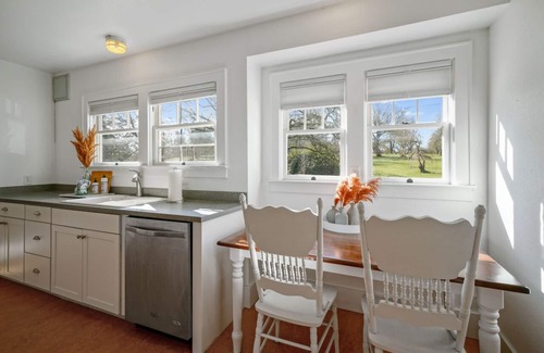Central Area House | Downtown Next to Bush Park - Salem's Premier Location