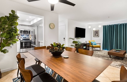 Downtown Palm Springs Condo | Downtown Oasis. Stylish 2 BR w King beds. Quiet complex w Pool.