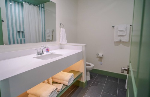 Biloxi Hotel | Downtown Ocean Springs Suite 208