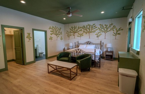 Biloxi Hotel | Downtown Ocean Springs Suite 210