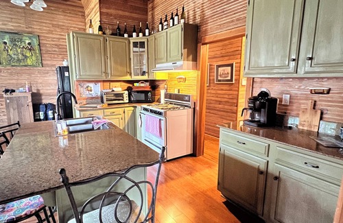 Ponchatoula House | Downtown Ponchatoula Historic Home away from Home