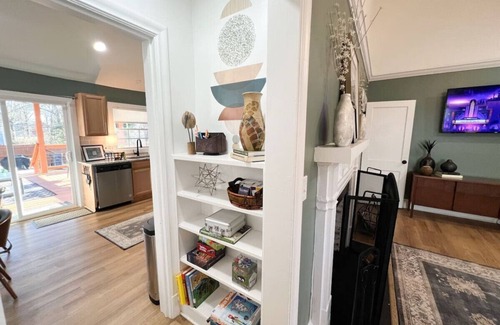 Spartanburg House | Downtown Sptg Historic Pet Friendly Home Sleeps 4