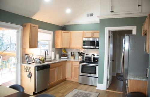 Spartanburg House | Downtown Sptg Historic Pet Friendly Home Sleeps 4
