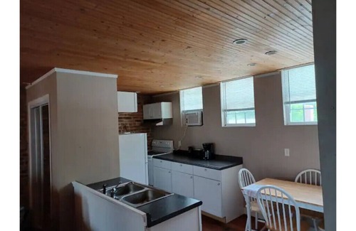 Cadiz Apartment | Downtown Studio w/Balcony