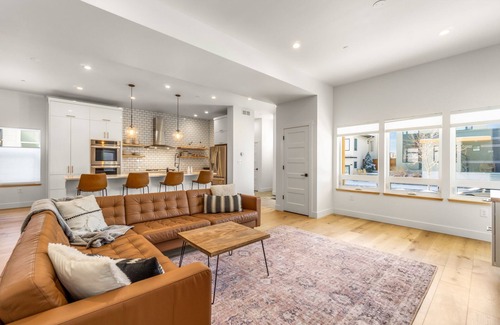 Old Town North House | Downtown Views Deluxe 5/4+ Rooftop Hot Tub!