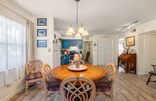 Cedar Key Cottage | Downtown * Walkable * Outdoor Living * 20% weekly & 30% monthly disounts