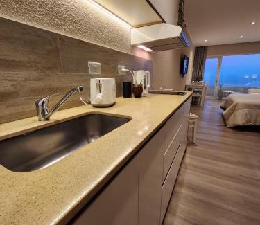 Quequen Apartment | DPTO FRENTE Al MAR EN QUEQUEN CON PISCINA