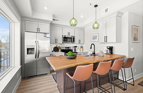 Park Point Apartment | Dragestil 715 Duluth Condos