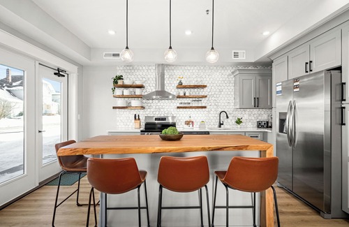 Park Point Apartment | Dragestil 715 Duluth Condos