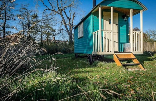 Beccles RV Rental | Dragonfly- Luxury Shepherds Hut in Stunning Meadow