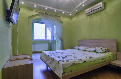 Pechers'kyi District House | Drahomyrova 2 in Pechers'kyi district