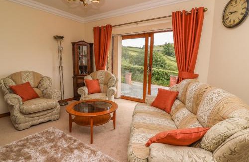 Llanidloes House | Drainbyrion Farm House