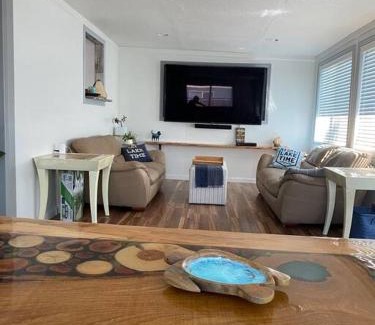 Clear Lake House | Dream Catcher Getaway