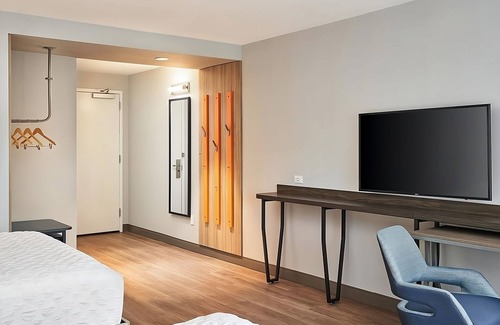 Dania Beach Hotel | Dream Family Vacation! 2 Spacious Units, Walk to Frost Park and Cozy Cove Marina