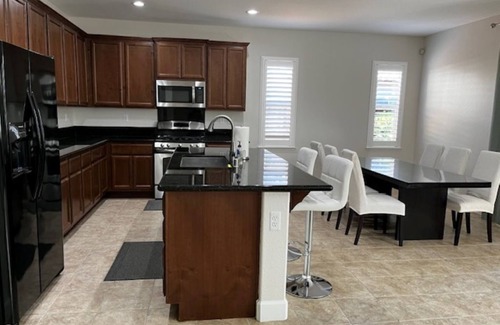 Elk Grove House | Dream house with 2 Master bedrooms, covered patio in the Elk Grove center