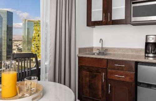 Las Vegas Hotel | Dream Las Vegas Retreat Steps from the Strip!