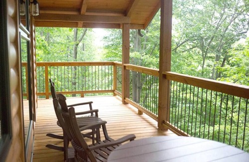 Millersburg Cabin | Dream Treehouse Getaway with Hot Tub