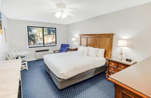 Litchfield by the Sea Apartment | Dreaming of the Beach Resort View King Rm 2nd Flr