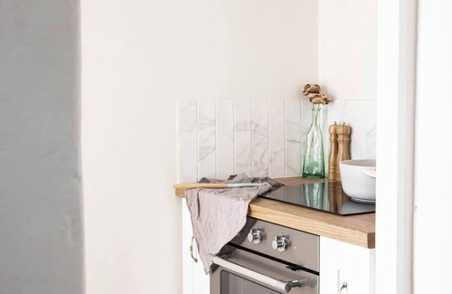 Victor Harbor Cottage | Dreams of Azur, a romantic beachfront stay for 2