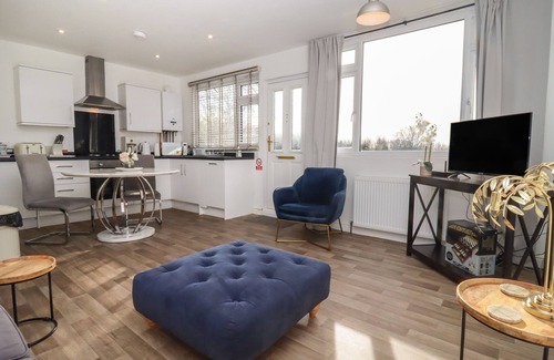 Blandford Saint Mary House | DREAMWOOD, pet friendly, character holiday cottage in Blandford Forum