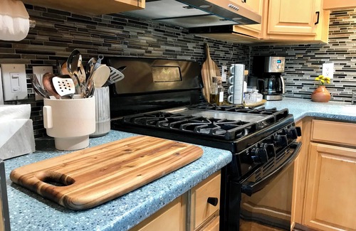 Crestline Cabin | Dreamy Cabin Escape in the Trees l Hot Tub + Tree Swings Near Lake Gregory