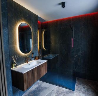Downtown Angers Apartment | Dreamy Room - Evasion, balnéo & cinéma privé
