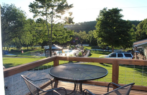 Branson Cottage | Driftwater Resort Cabin #12 with Lake Taneycomo Access & Pool!