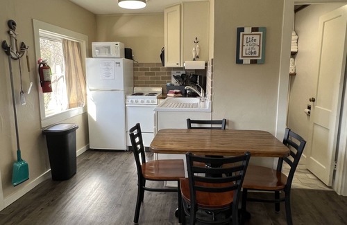 Branson Cottage | Driftwater Resort Cabin #11 with Lake Taneycomo Access & Pool!