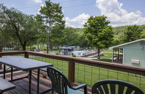 Branson Cottage | Driftwater Resort Cabin #11 with Lake Taneycomo Access & Pool!