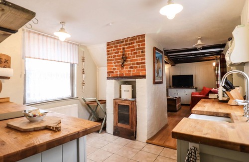 Harwich Cottage | DRIFTWOOD COTTAGE, family friendly, with a garden in Harwich
