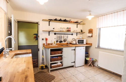 Harwich Cottage | DRIFTWOOD COTTAGE, family friendly, with a garden in Harwich