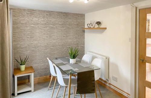 Hopton House | Driftwood Cottage