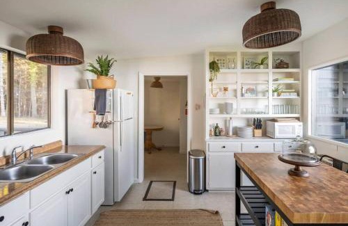 Cazadero House | Driftwood Lodge~5 BR/7 Bath~30-acre Private Estate