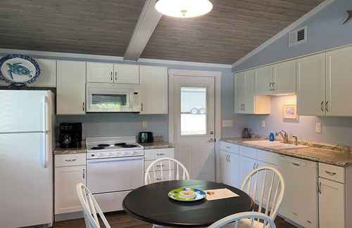 Lake Ozark Condo | DRIFTWOOD SHORES UNIT 2 tropically inspired 2 BR condo close to everything!